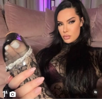 Fussdomina aus Zug sucht Sklave